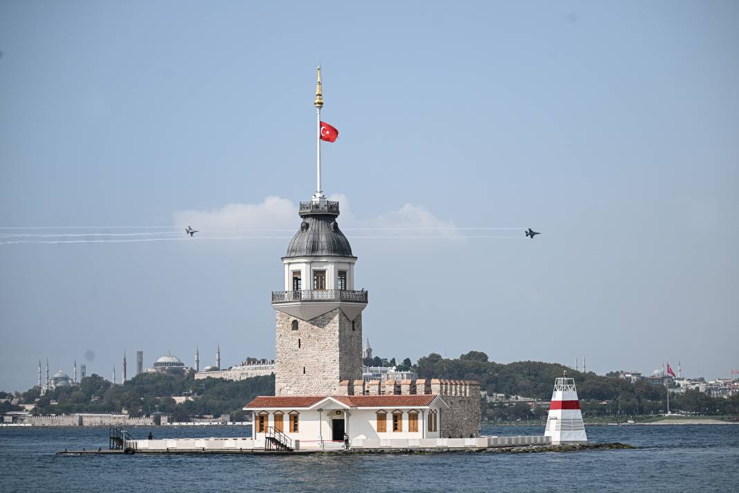 SOLOTÜRK İstanbul semalarında. Kule: “Muhteşemsiniz. Sizleri seviyoruz” 7